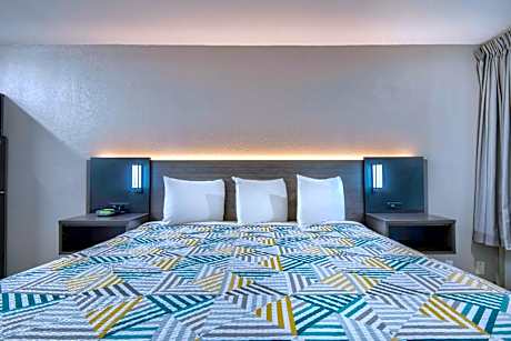 King Room - Disability Access - Non-Smoking