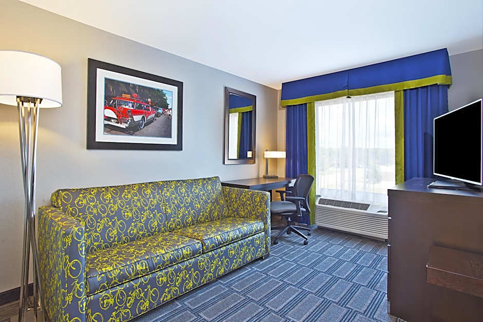 Photo 1 of 3 of 1 King Bed with Sofabed Suite