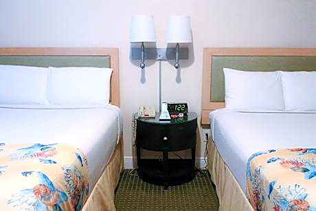 Standard Double Hotel Room with Two Double Beds - Free Parking