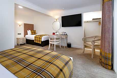 Family Room (2 Adults + 2 Children)