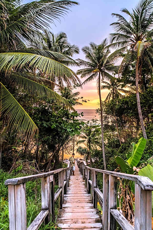 Sealord Naithon Beachfront Villa