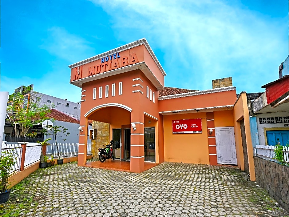 OYO 3722 Hotel Mutiara