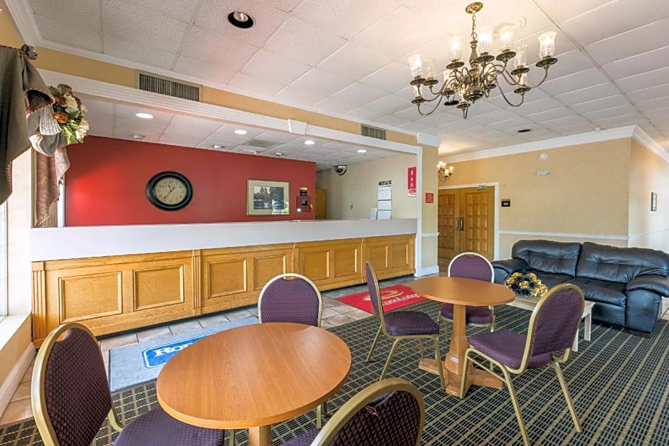 Econo Lodge Inn & Suites Orangeburg