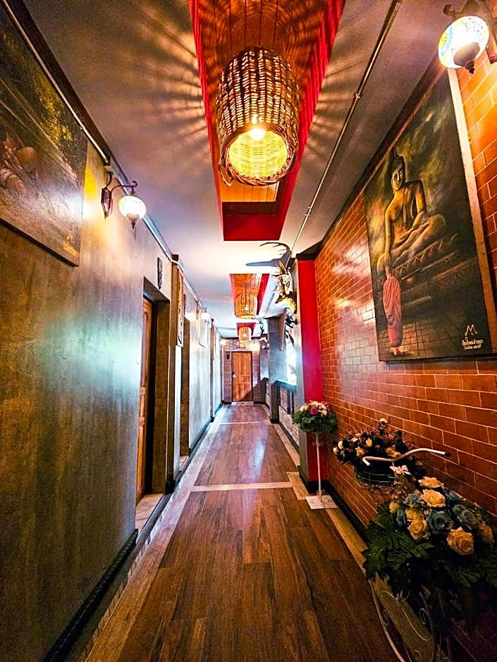 Chiangmai Lanna & Modern Loft Hotel