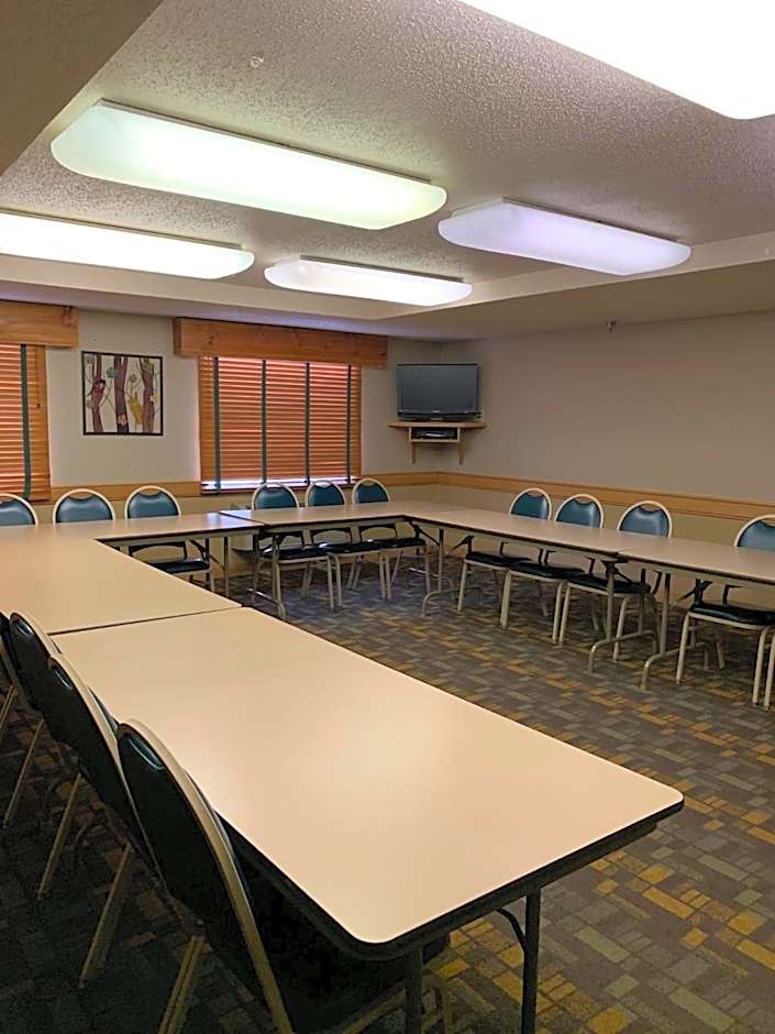 AmericInn by Wyndham Hampton