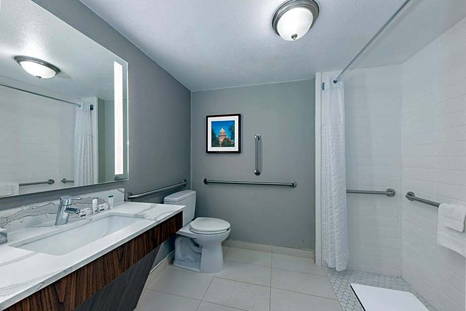 La Quinta Inn & Suites by Wyndham Dallas Dfw Airport North