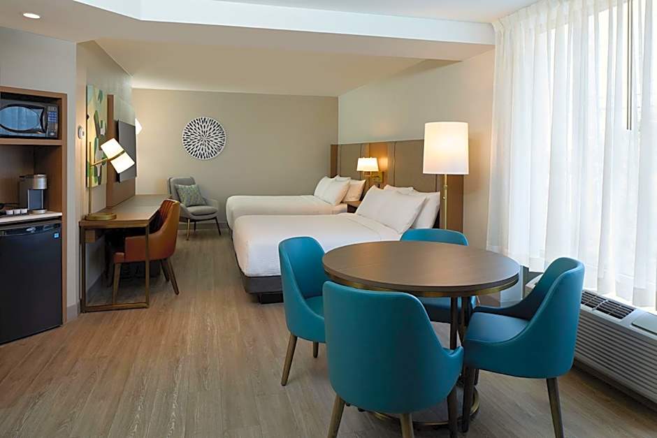 Holiday Inn & Suites Montreal Airport by IHG