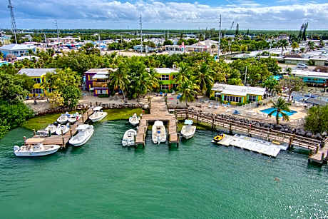 Captain Pip's Marina & Hideaway