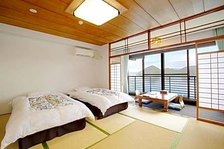 Japanese-Style Twin Room with 2 Western Beds and Lake View - Upper Floors - Non Smoking