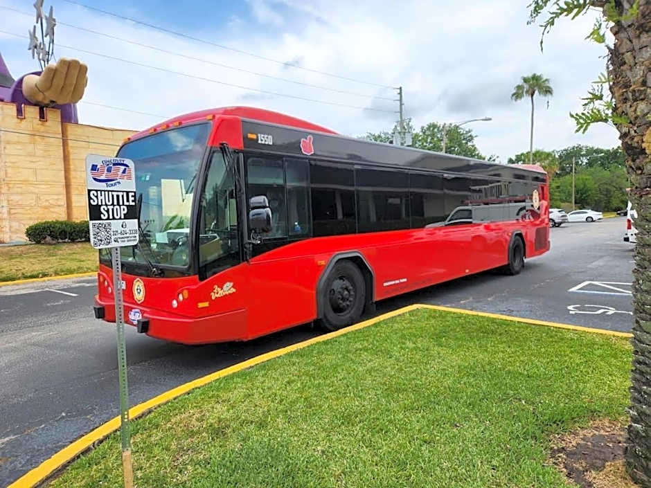 Newly Room in cozy hotel with Super location to the Parks