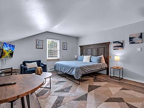 Deluxe Queen Room