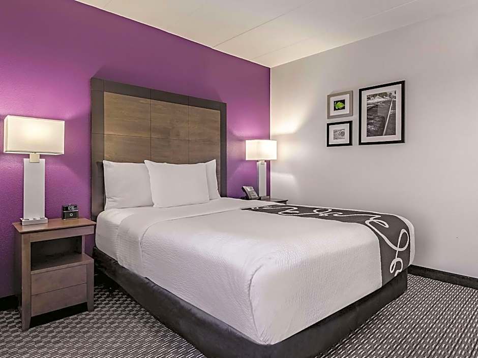 La Quinta Inn & Suites by Wyndham Warwick-Providence Airport