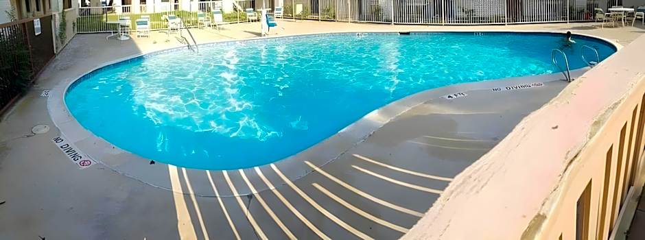 Red Roof Inn & Suites Houston - Hobby Airport