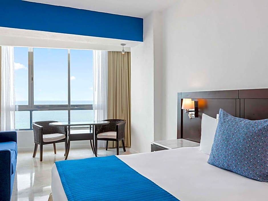 Park Royal Beach Mazatlan