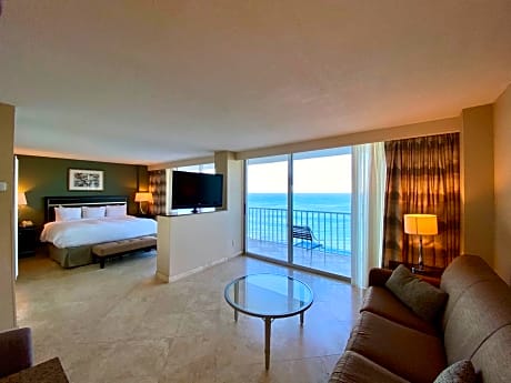 Oceanfront King Studio Suite with Sofa Bed - Non-Smoking