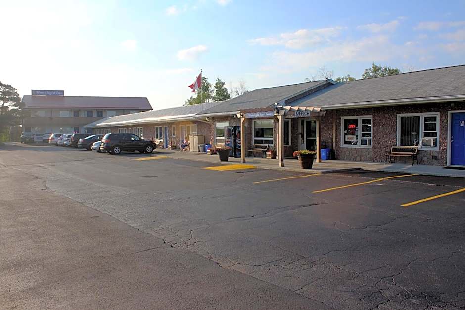 Moonlight Inn & Suites