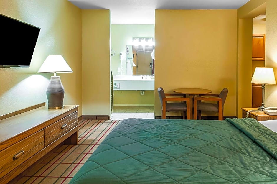 Rodeway Inn East