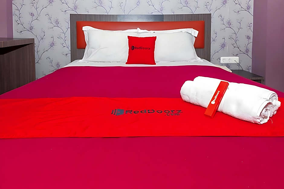 RedDoorz Plus @ Paal 2 Manado