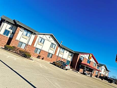 Super 8 by Wyndham Warrenton