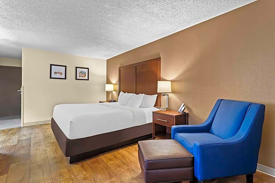 Comfort Inn City of Natural Lakes
