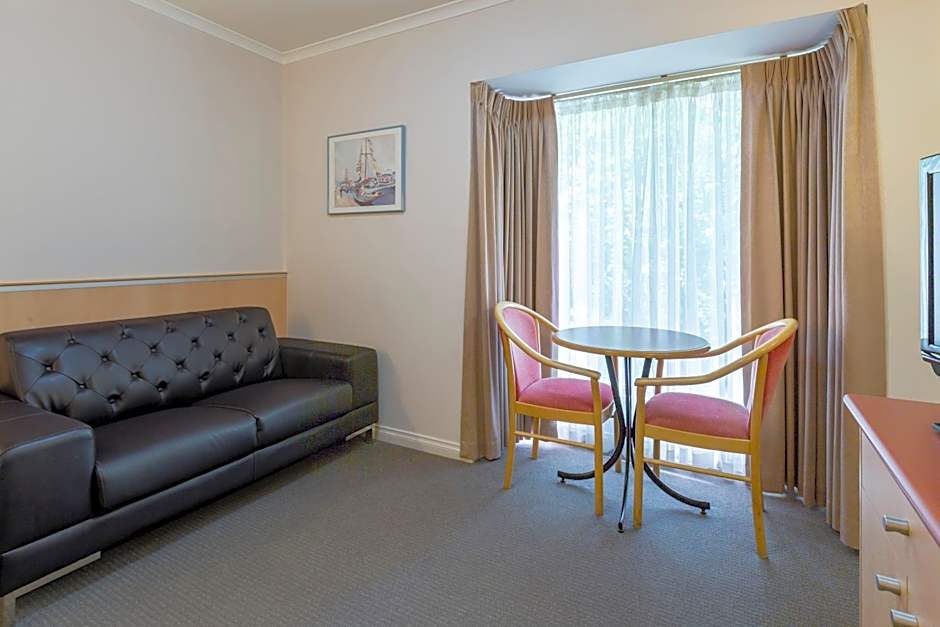 The Waverley International Hotel