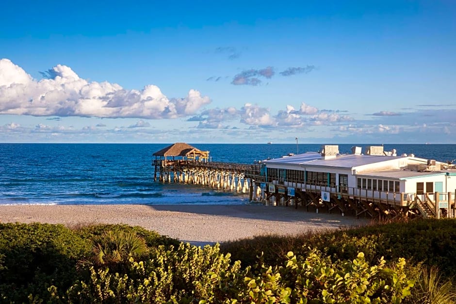 La Quinta Inn & Suites by Wyndham Cocoa Beach Oceanfront