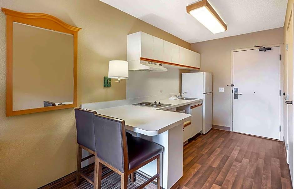 Extended Stay America Suites - Chicago - Westmont - Oak Brook