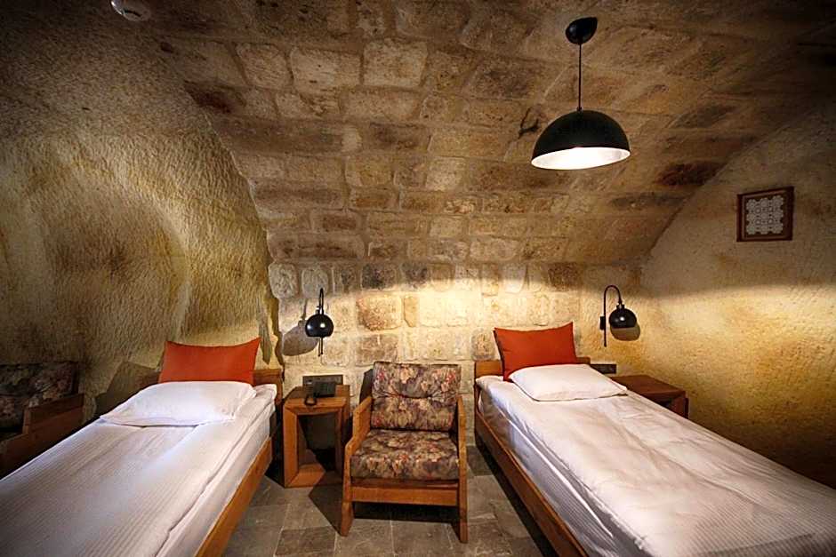 1811 Cave Hotel