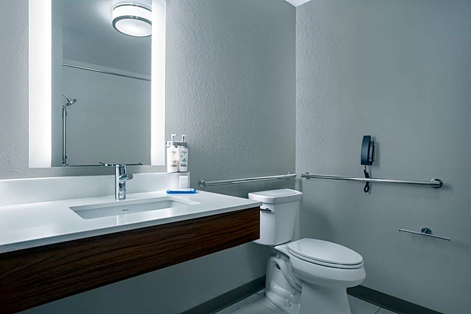 Holiday Inn Express Hotel And Suites Clinton By IHG