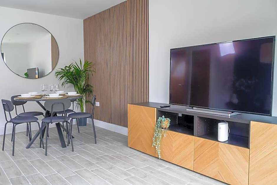 Durham, Free Parking, Central - Modern House