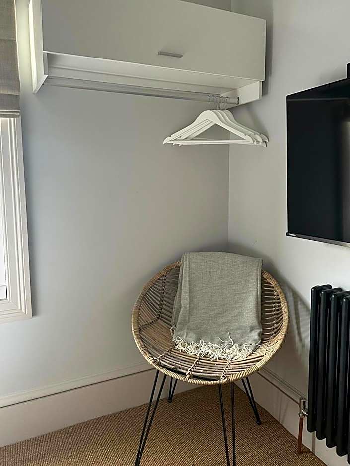 Rooms Above Sugar Boat