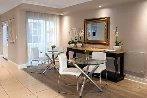 Hermanus Beachfront Lodge