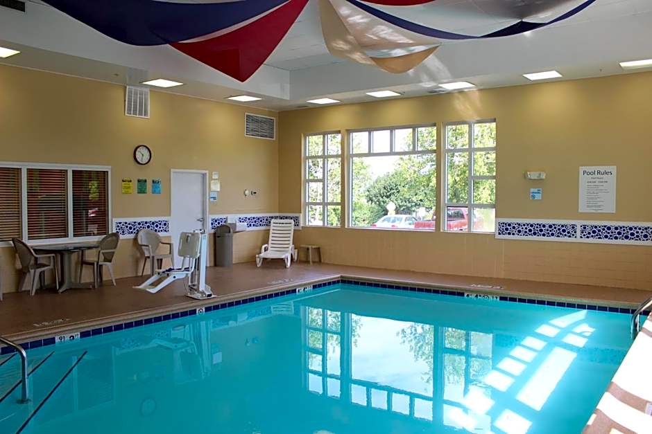 Holiday Inn Express Hotel & Suites Chicago-Algonquin By IHG