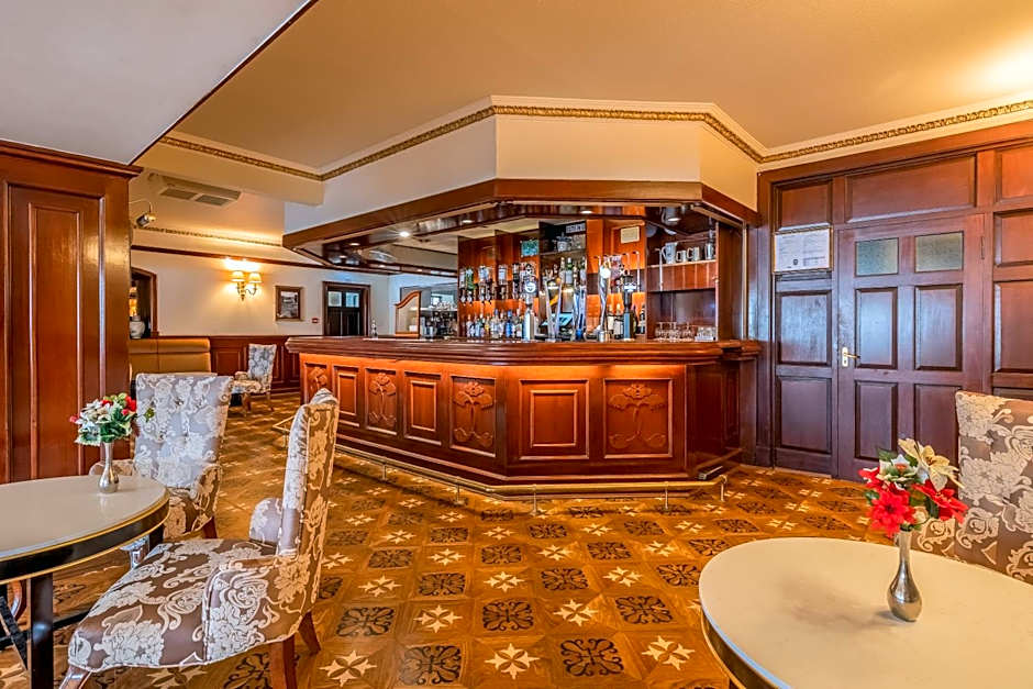 Muthu Fort William Hotel