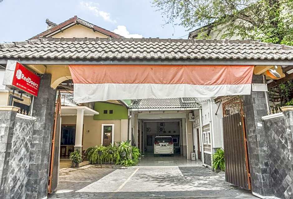 RedDoorz Syariah @ Raya Tajem Maguwo