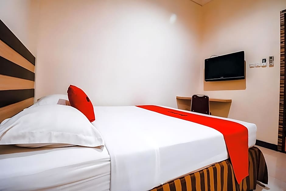 Reddoorz Plus near Makassar Town Square
