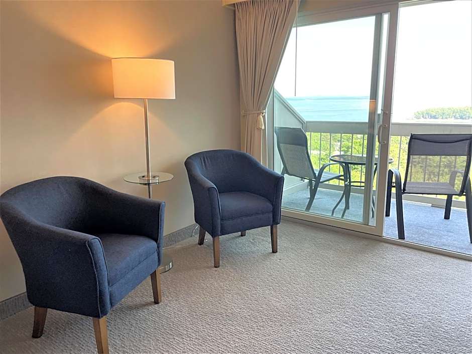 Atlantic Eyrie Lodge