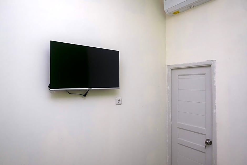 Urbanview Hotel AVA Semarang near Akademi Kepolisian Semarang by RedDoorz