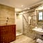 Aurelius Art Gallery Hotel