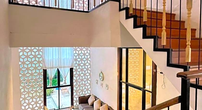 White Wall Riverfront Hotel