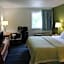 Days Inn & Suites by Wyndham Bridgeport - Clarksburg
