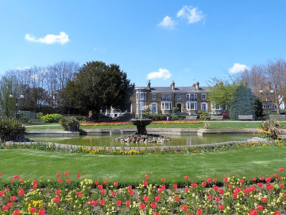 Southend Central Hotel - Close to Beach, City Centre, Train Station & Southend Airport