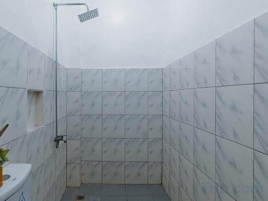 RedDoorz @ Joel's Apartelle