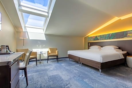 Comfort Room with Skylight