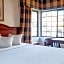 Studio City Court Yard Hotel