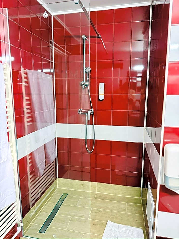 Photo 1 of 1 of 2 Beds, Jacuzzi®