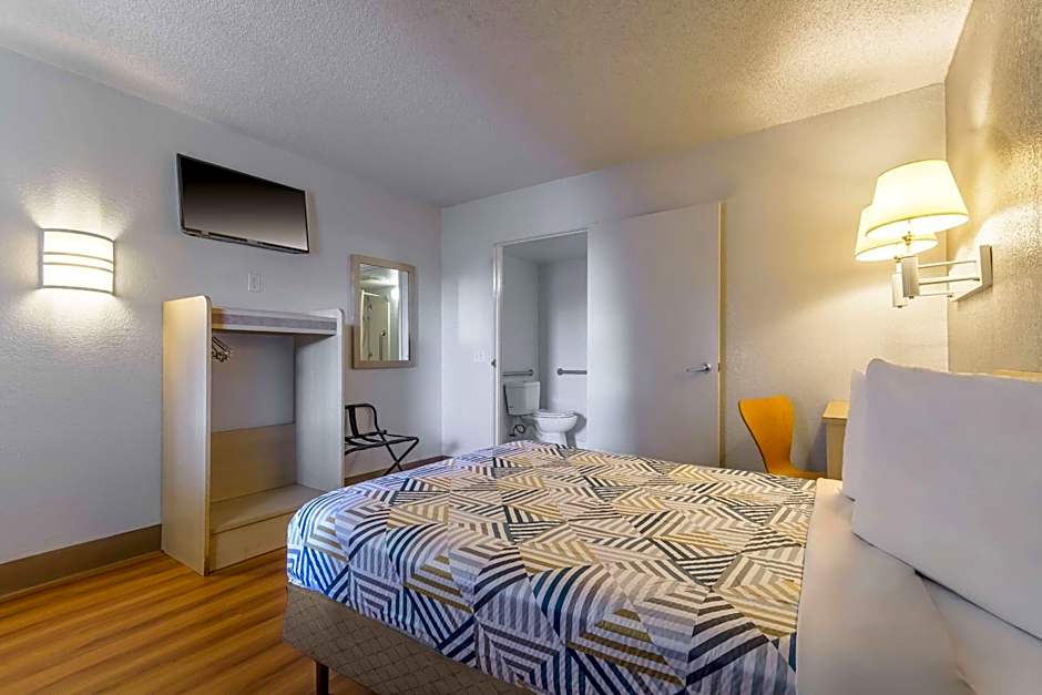 Motel 6 Hayward, CA- Silicon Valley Gateway