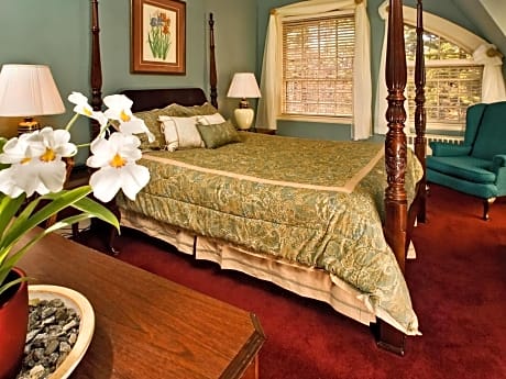 Queen Superior Manor Room - Breakfast and Dinner Included