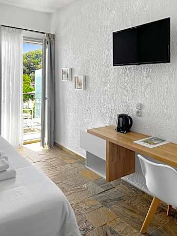 Double or Twin Room with Partial Sea View