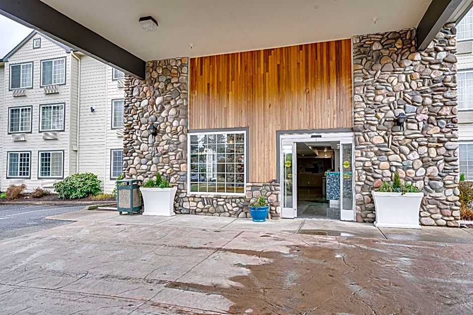 The Ashley Inn & Suites